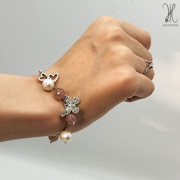 STRAWBERRY QUARTZ AND PEALRS CHARMS BRACELETS.