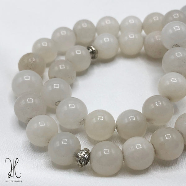 WHITE AGATE - 33 BEADS -10 MM