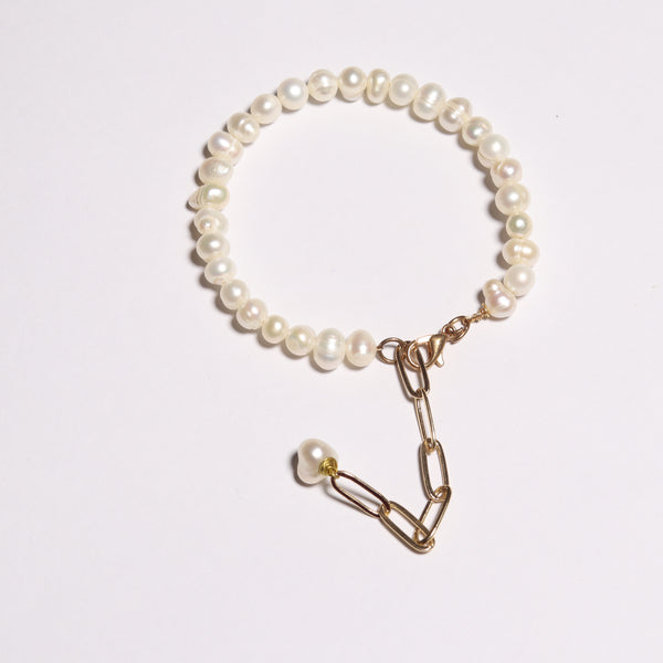 Pearls Bracelet With Gold Platted Chain 8MM